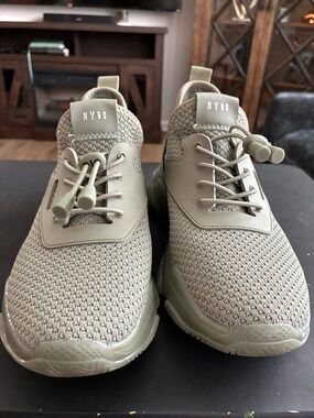 Steve Madden Unisex Sage Knit Lace-Up Sneakers